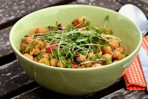 Kichererbsen-Salat als Proteinquelle