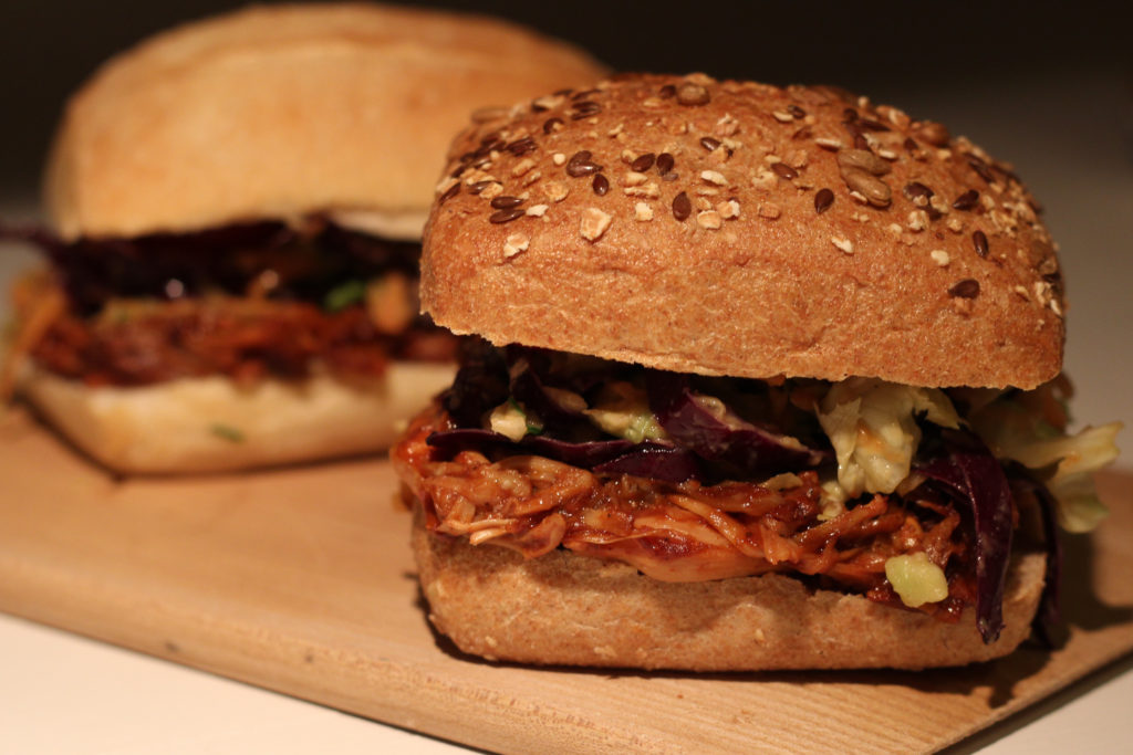 Vegane Pulled-Pork Burger mit Jackfruit